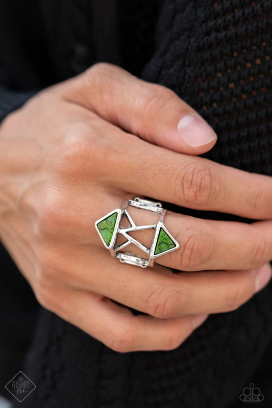 Paparazzi:   Making Me Edgy - Green Ring